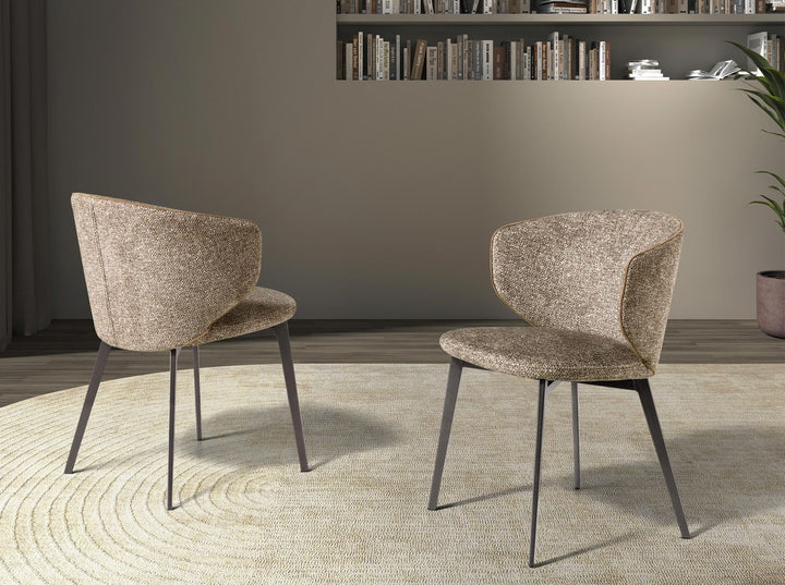 Silla tela marrón jaspeada en ambiente decorado (2)