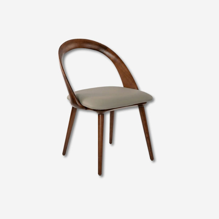 Stoel van noten- en nertsleer