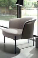 Fauteuil van grijze stof en donkergrijs kunstleer