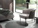 Fauteuil van grijze stof en donkergrijs kunstleer