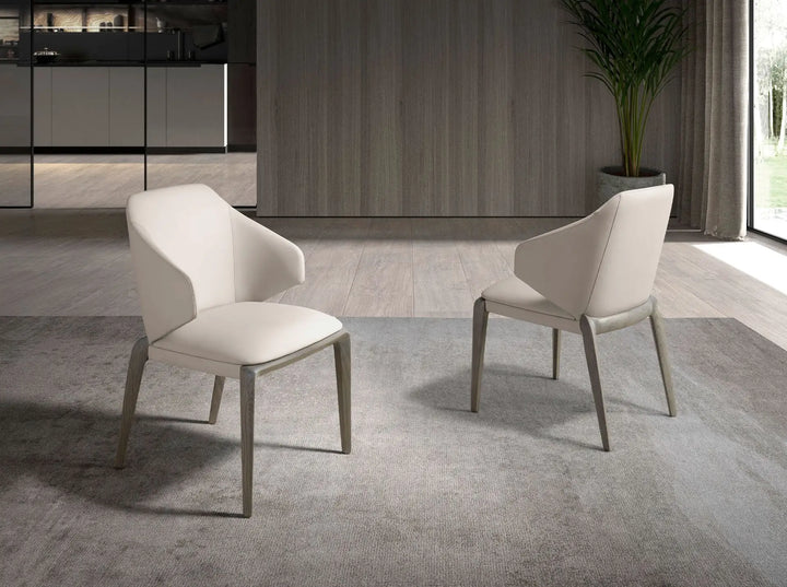 Crèmekleurige kunstleren stoel