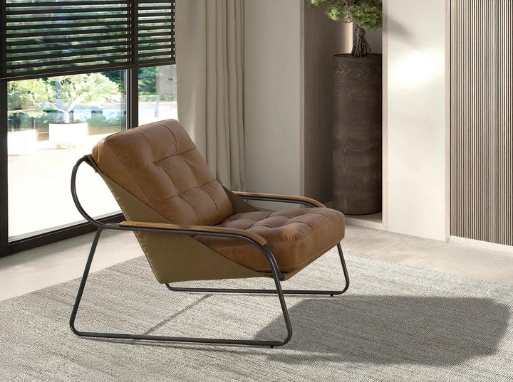 Sillón piel marrón en ambiente decorado (2)