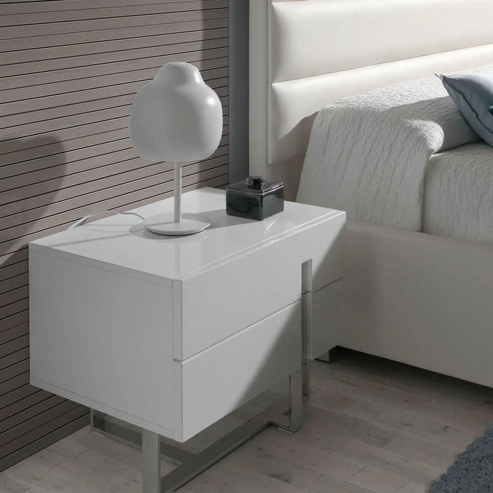 Mesita de noche madera blanco y acero cromado