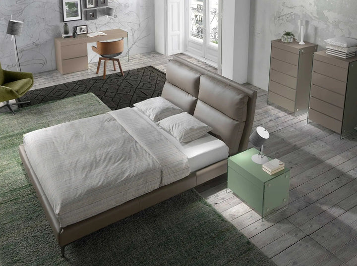 Nertskleurig kunstlederen bed