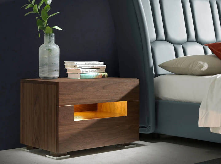 Mesita de noche nogal y acero pulido con iluminación interior - Mesitas de noche - El Workshop - nogal - natural