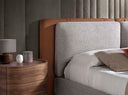 cama polipiel color marrón y tela color gris, vista 2