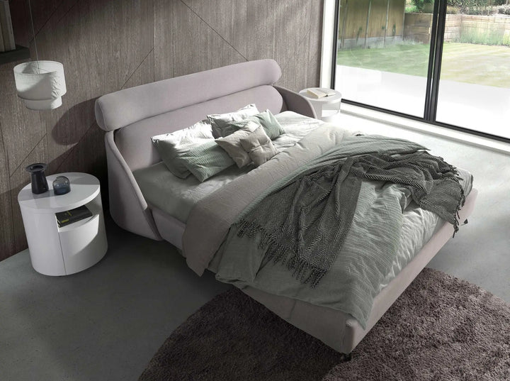 Lichtgrijs stoffen bed