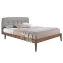 Getuftetes Bett aus grauem Stoff