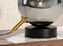 lámpara sobremesa cristal efecto espejo fumé gris y acero negro