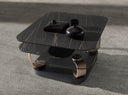 Mesa centro extensible cuadrada cristal templado y mármol porcelánico, acero color dorado y acero negro en ambiente decorado