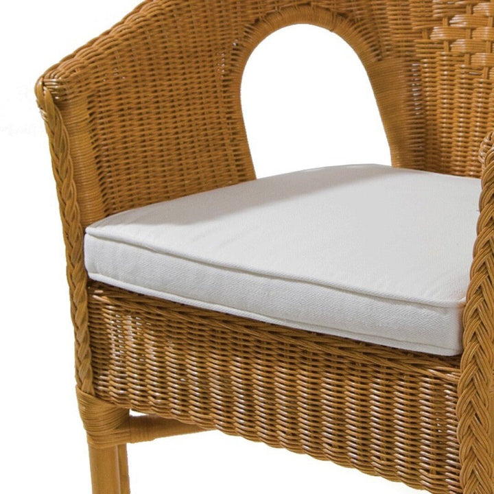 Cojín blanco para sillón Sophie en ambiente decorado