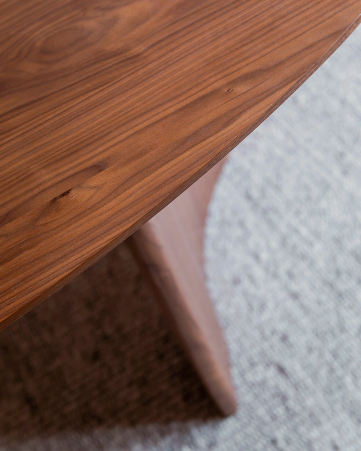 Mesa de comedor Brisa en nogal