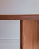 Mesa de comedor Brisa en nogal