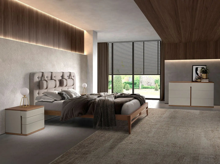 Cómoda de diseño moderno con estructura de madera de MDF color gris y una original base de madera chapada en color nogal. 