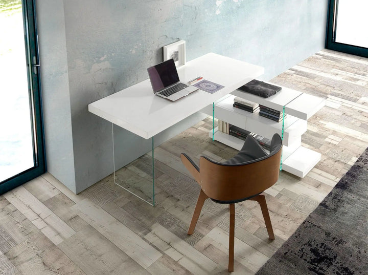 Wit houten bureau en gehard glas