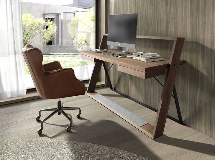 Bureau van walnoot en zwart staal