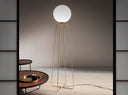 Lampara_de_pie_con_base_de_marmol_porcelanico_estilo_Calacatta_pantalla_direccional.