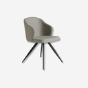 Silla con reposabrazos de diseño moderno con asiento y respaldo tapizados en tela color gris. 