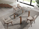 Silla de diseño moderno con asiento y respaldo tapizados en polipiel color visón.