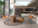 Silla de diseno moderno con asiento y respaldo tapizados en polipiel color marron y elegante