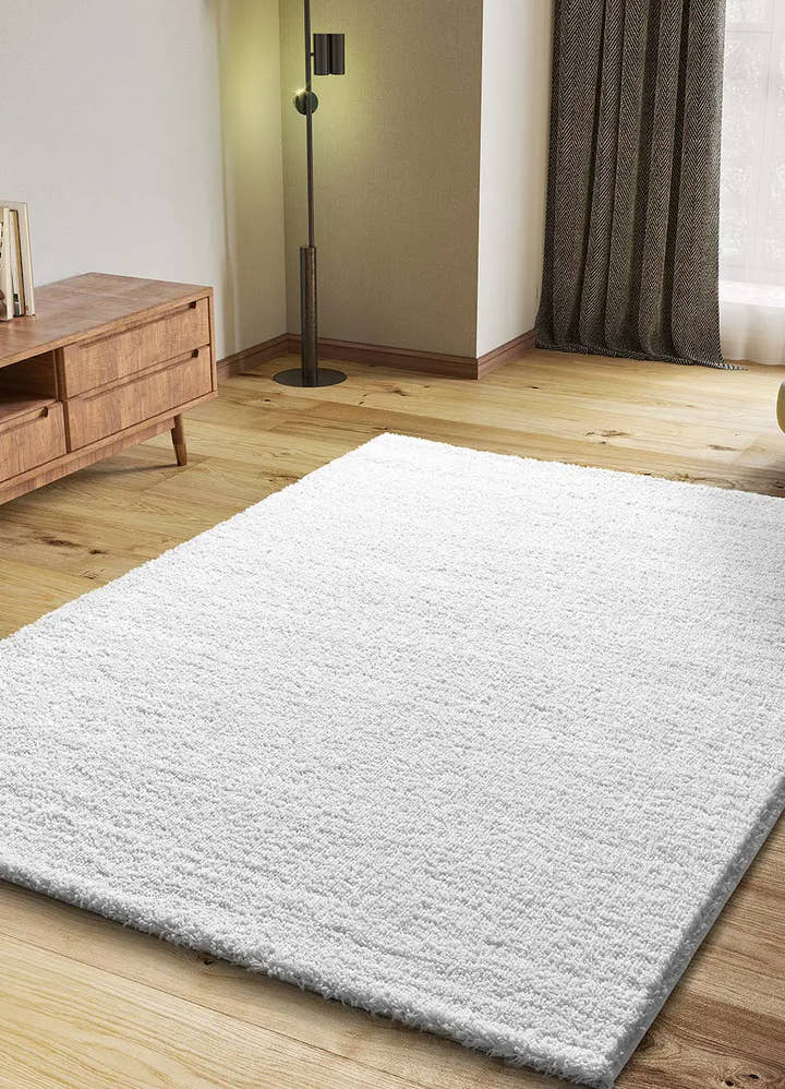 ALFOMBRA ATLAS LISO DE ESTILO SHAGGY EN COLOR BLANCO - Alfombras - El Workshop-120 x 60 x 2.5 cm