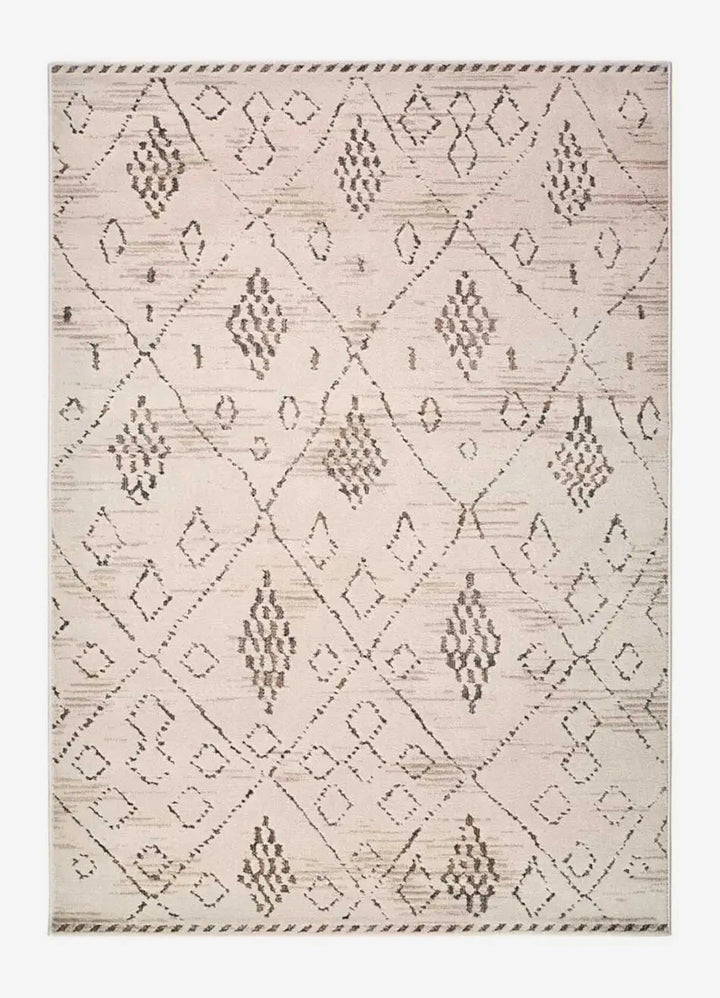 ALFOMBRA CERES 54008 DE ESTILO ÉTNICO EN COLOR CREMA Y MARRÓN, foto de producto sobre fondo gris de estudio
