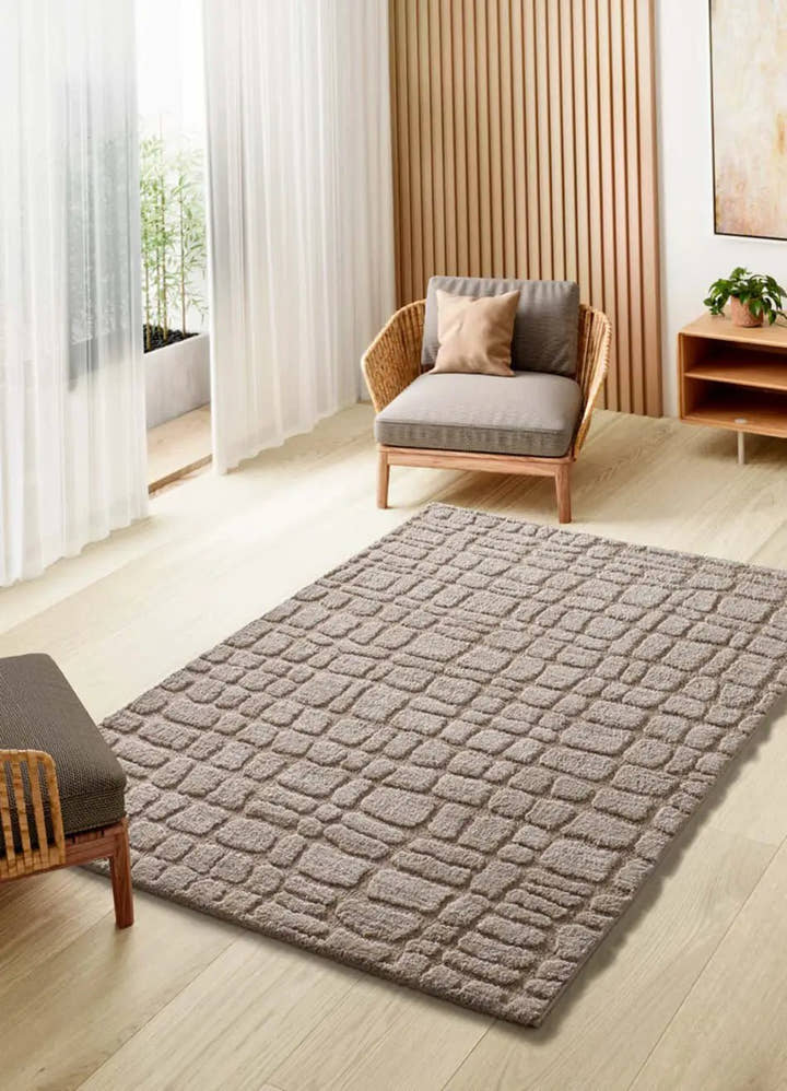 ALFOMBRA JUNO 13 DE ESTILO ESCANDINAVO CON RELIEVE EN COLOR PIEDRA - Alfombras - El Workshop-120 x 64 x 1.8 cm
