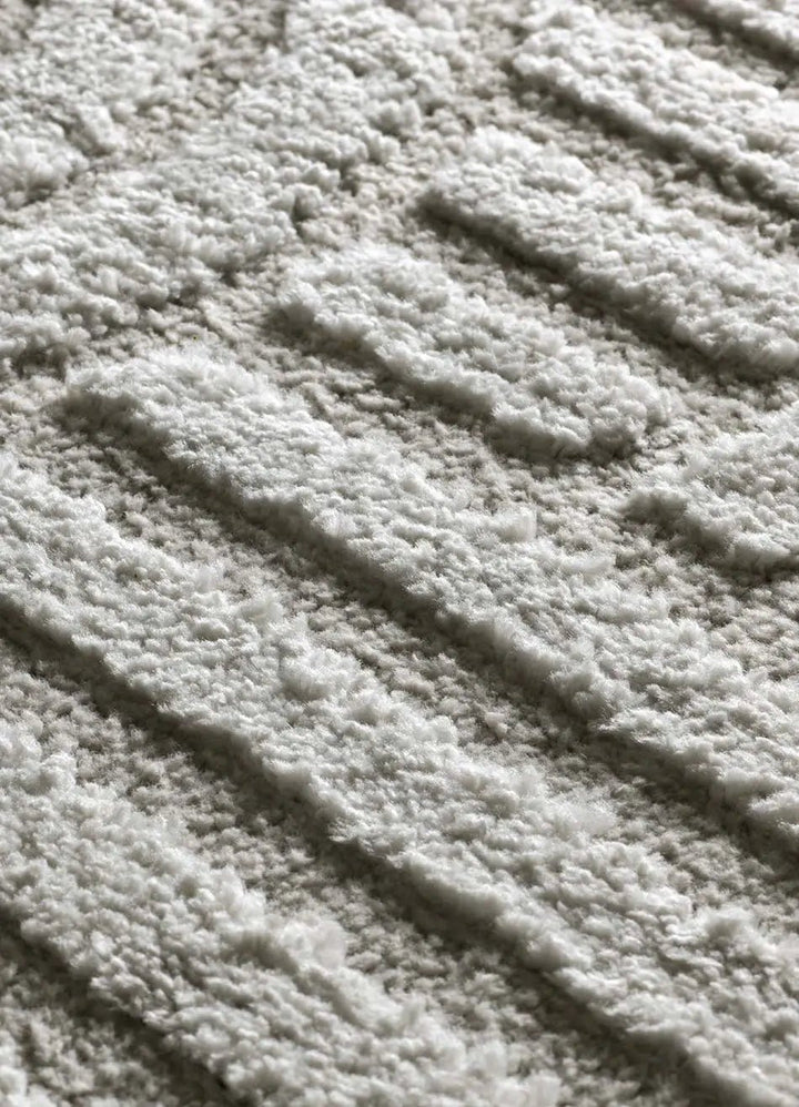 ALFOMBRA JUNO 54406 DE ESTILO GEOMÉTRICO CON RELIEVE EN COLOR GRIS en ambiente decorado (3)