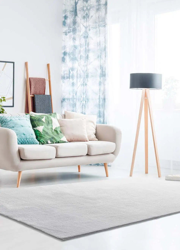 LOFT PLAIN CARPET WITH MINIMALIST STYLE IN SILVER COLOR