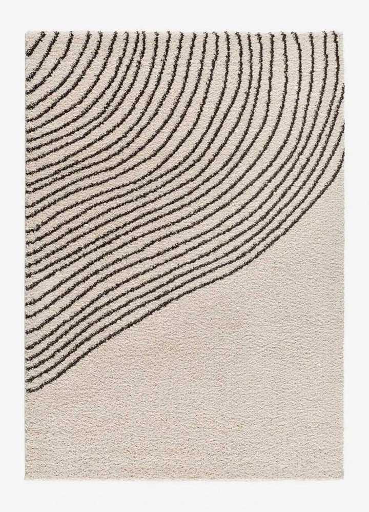 ALFOMBRA LUSH COASTALINA DE ESTILO SHAGGY MODERNO EN COLOR BLANCO, foto de producto sobre fondo gris de estudio