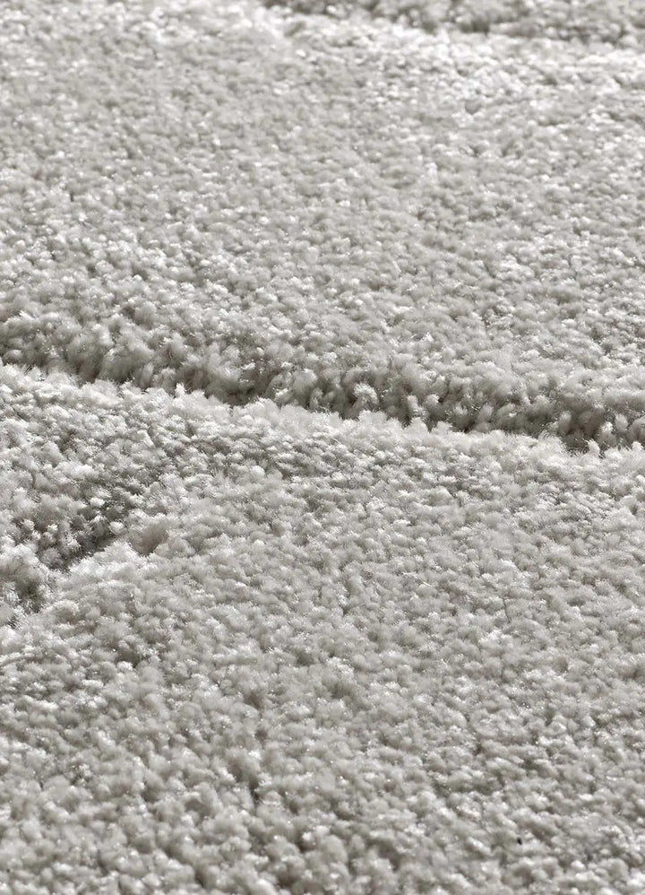 ALFOMBRA MOLIER 8786 DE ESTILO SHAGGY EN COLOR PLATA en ambiente decorado (3)