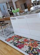 ALFOMBRA DE COCINA RICCI COLORFUL CON ESTAMPADO FLORAL EN MULTICOLOR en ambiente decorado