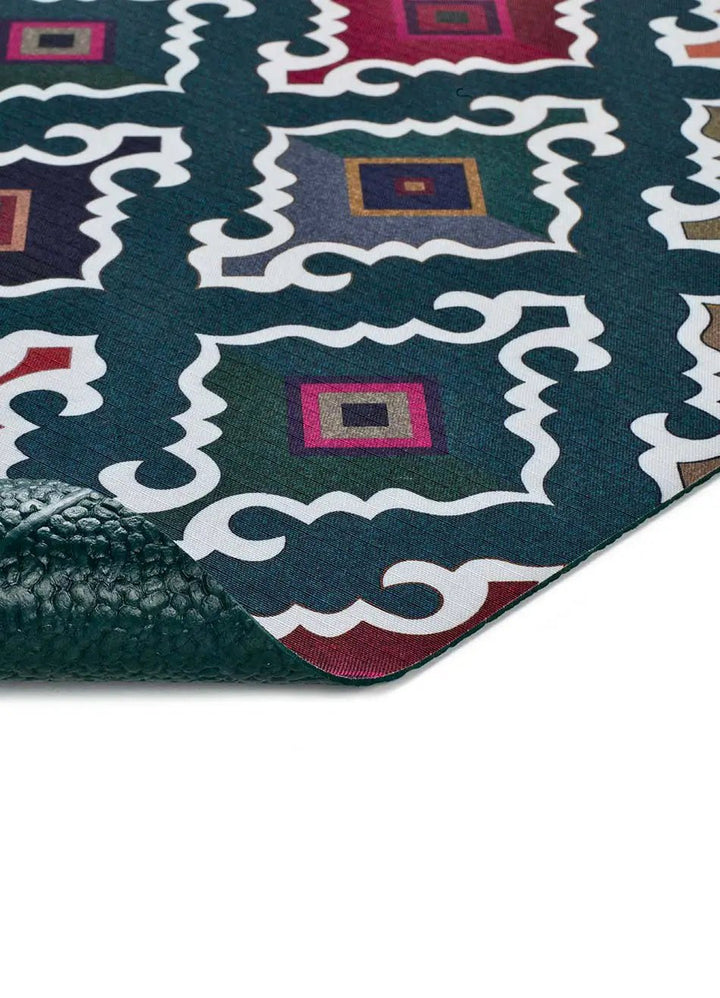 ALFOMBRA DE COCINA RICCI INDONESIA CON ESTAMPADO ÉTNICO EN COLOR VERDE - Alfombras - El Workshop-100 x 52 x 0.3 cm