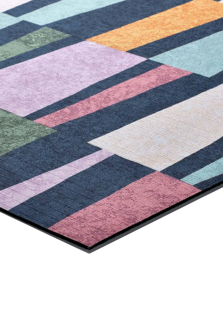 Alfombra de cocina Ricci Loop con estampado geométrico en multicolor, detalle de la esquina