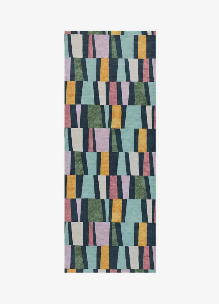 Alfombra de cocina Ricci Loop con estampado geométrico en multicolor sobre fondo gris de estudio