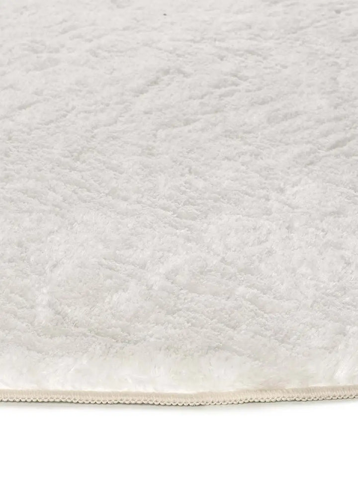 ALFOMBRA ROMA LISO DE ESTILO SHAGGY EN COLOR BLANCO en ambiente decorado (3)