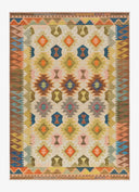 Alfombra Serak 1048 de estilo étnico en multicolor sobre fondo gris de estudio