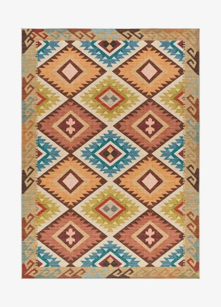 Alfombra Serak 1050 de estilo étnico en multicolor sobre fondo gris de estudio