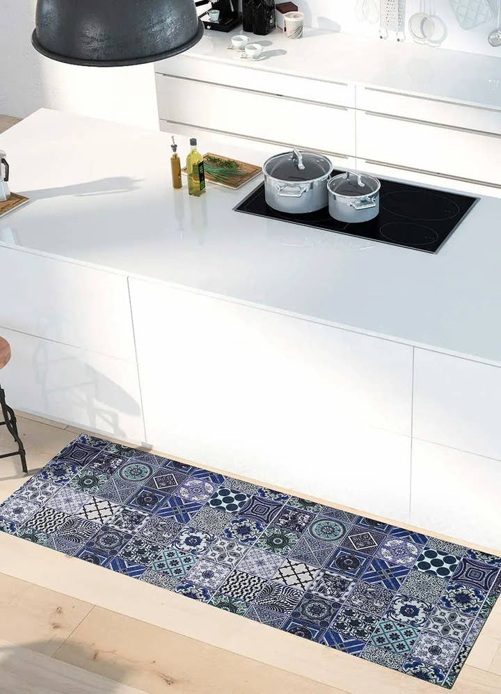 ALFOMBRA DE COCINA SPRINTY CERAMICS CON ESTAMPADO BOHEMIO EN COLOR AZUL - Alfombras - El Workshop-100 x 52 x 0.3 cm
