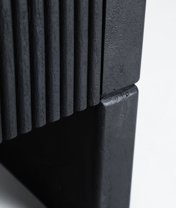 APARADOR WEIDA fabricado en madera de mango de alta calidad en negro