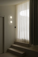aplique de pared cuadrado de aluminio y cristal blanco 10,3 x 15 x 15 cm, ambiente