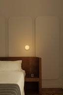 aplique de pared cuadrado de aluminio y cristal blanco 10,3 x 15 x 15 cm, vista 5