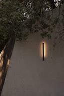 aplique de pared de exterior cuadrado de aluminio y metacrilato negro 4,4 x 4,5 x 60 cm