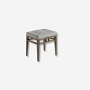 banqueta cuadrada pequeña tela gris y patas de madera nogal