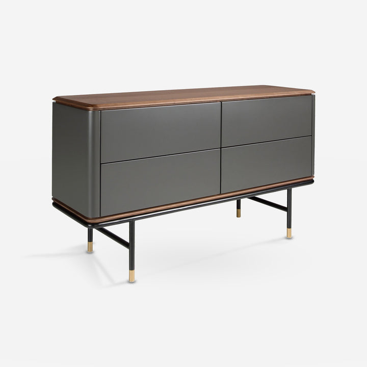 Cómoda madera gris oscuro, acero negro y tapa de nogal sobre fondo gris de estudio