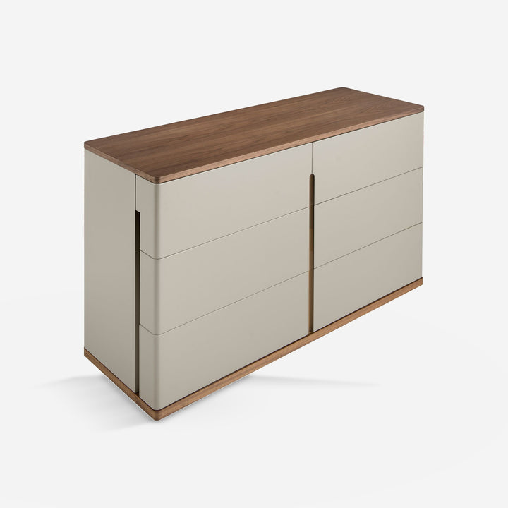 Cómoda madera gris y nogal sobre fondo gris de estudio