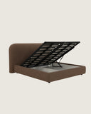 Cama Dana sobre fondo gris de estudio (4)