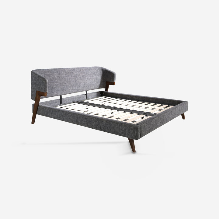 Cama tela color gris sobre fondo gris de estudio