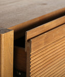 CÓMODA COPENHAGUE madera de fresno de alta calidad, rectangular con paneles frontales estriados