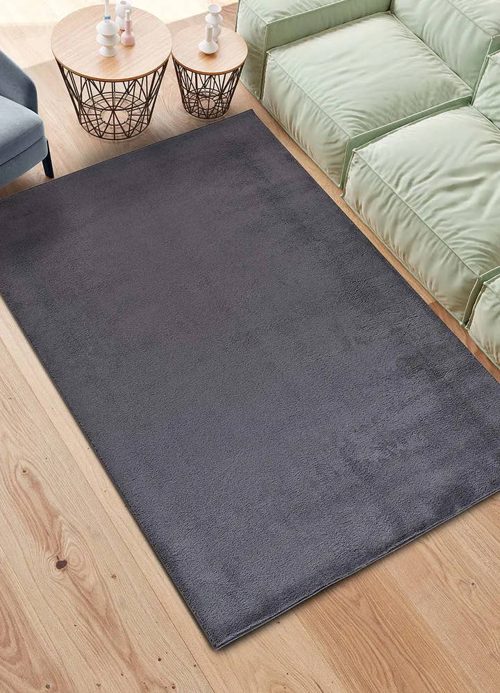 ALFOMBRA CORALINE LISO DE ESTILO MINIMALISTA EN COLOR ANTRACITA - Alfombras - El Workshop-100 x 60 x 1 cm